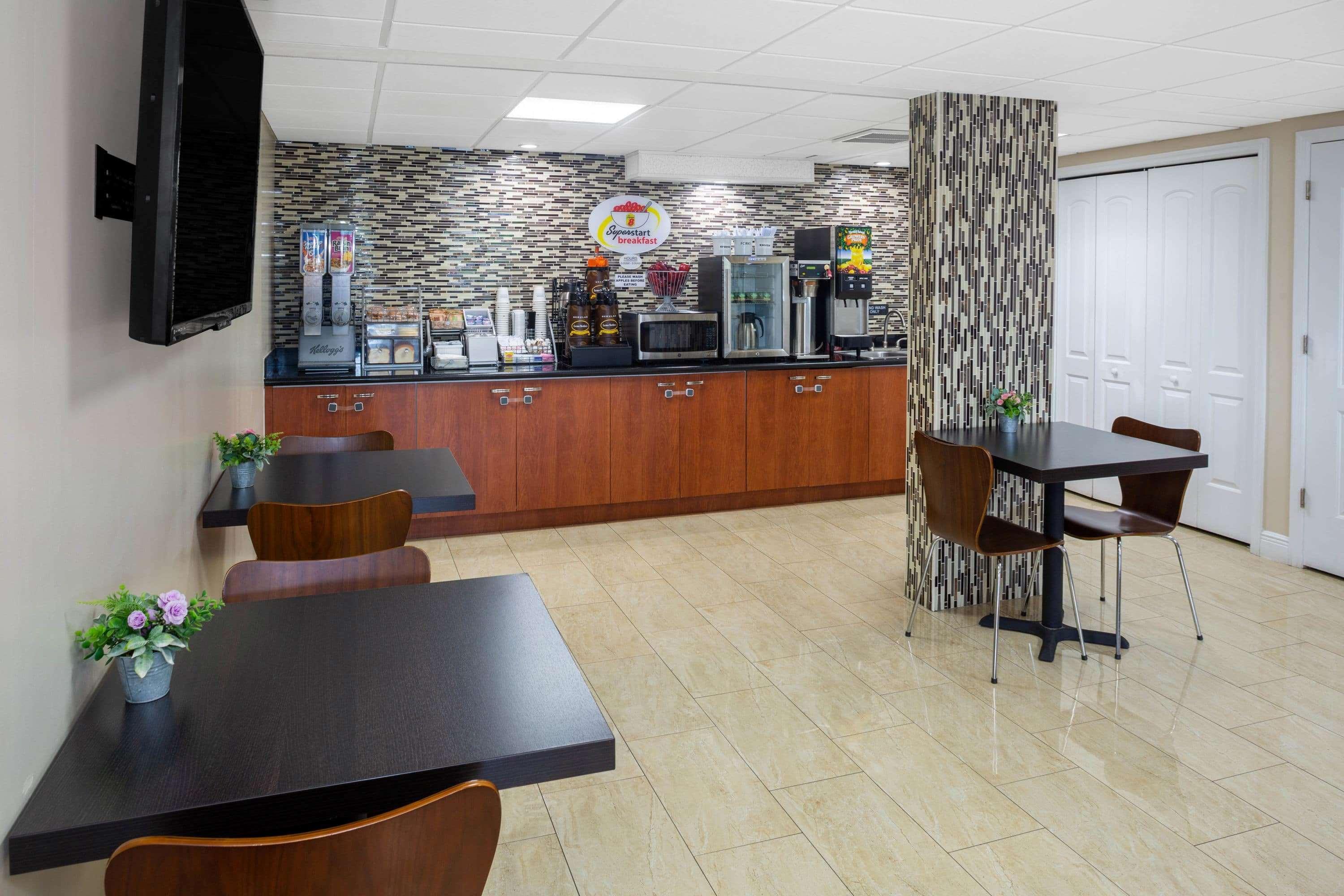 Super 8 by Wyndham Bradenton Sarasota Area Exterior foto