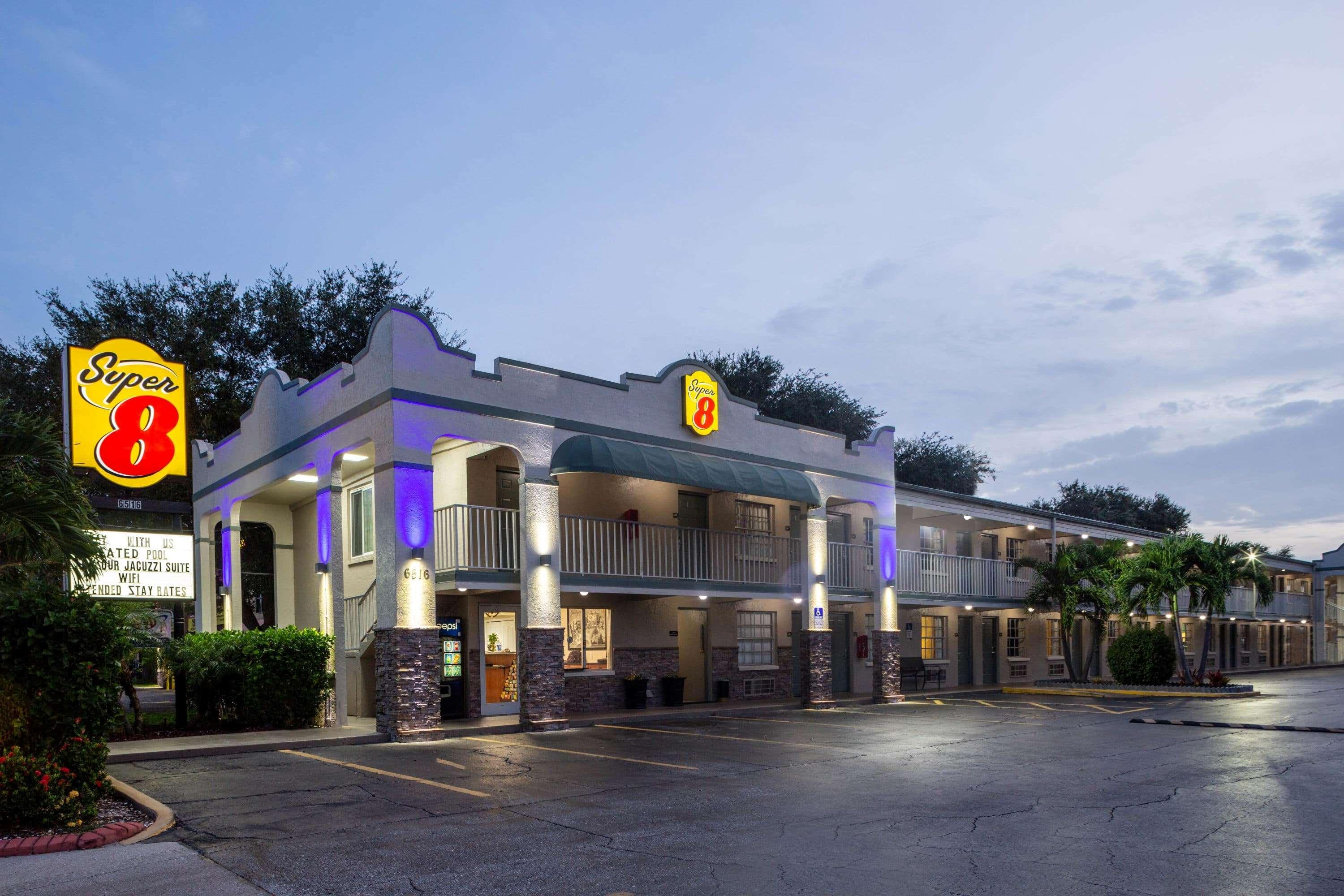 Super 8 by Wyndham Bradenton Sarasota Area Exterior foto