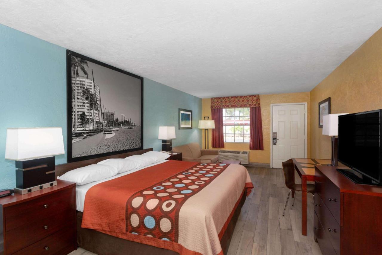 Super 8 by Wyndham Bradenton Sarasota Area Exterior foto